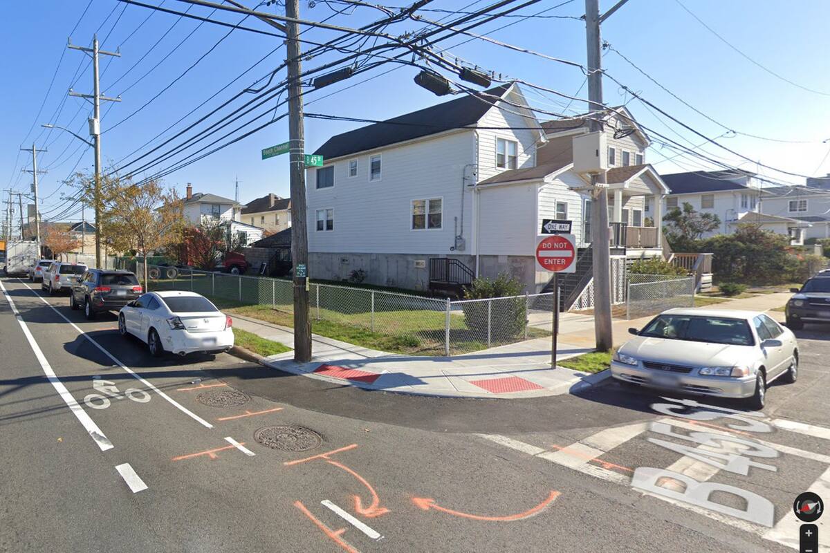 Además, por los disparos fue herido uno de sus primos, un hombre de 29 años; los vecinos de la zona, testigos de lo ocurrido, no pudieron ver con claridad el momento del ataque pero sí cuando los socorristas se acercaron al lugar para ayudar el niño