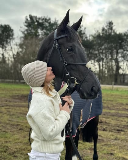 Además, señaló que gracias a usar siempre el mismo color no tiene que pensar en qué combinar por las mañanas (Captura: Instagram @gerihalliwellhorner)