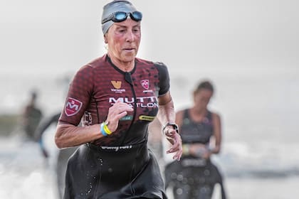 Adriana Diaz. Tiene 59 años, lleva corridos 11 Ironman Full.