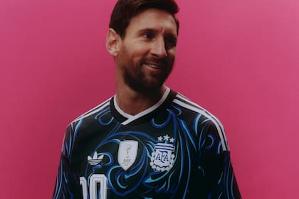 Adidas presentó la camiseta alternativa de la selección argentina para el Mundial 2026