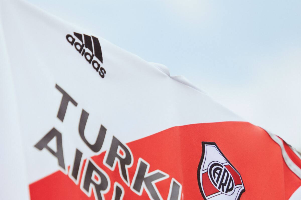 Adidas presentó la nueva camiseta titular del Millonario