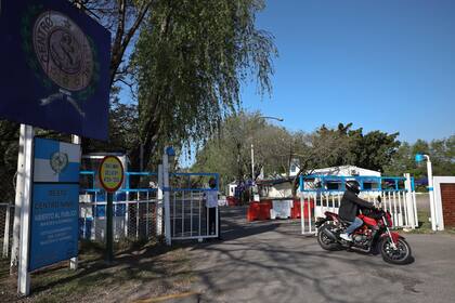 Uno de los ingresos a los clubes que están en la costanera del barrio de Núñez y que podrían ser desalojados