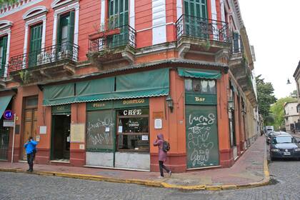 Situado desde hace 140 años en la esquina de Defensa y Humberto Primo