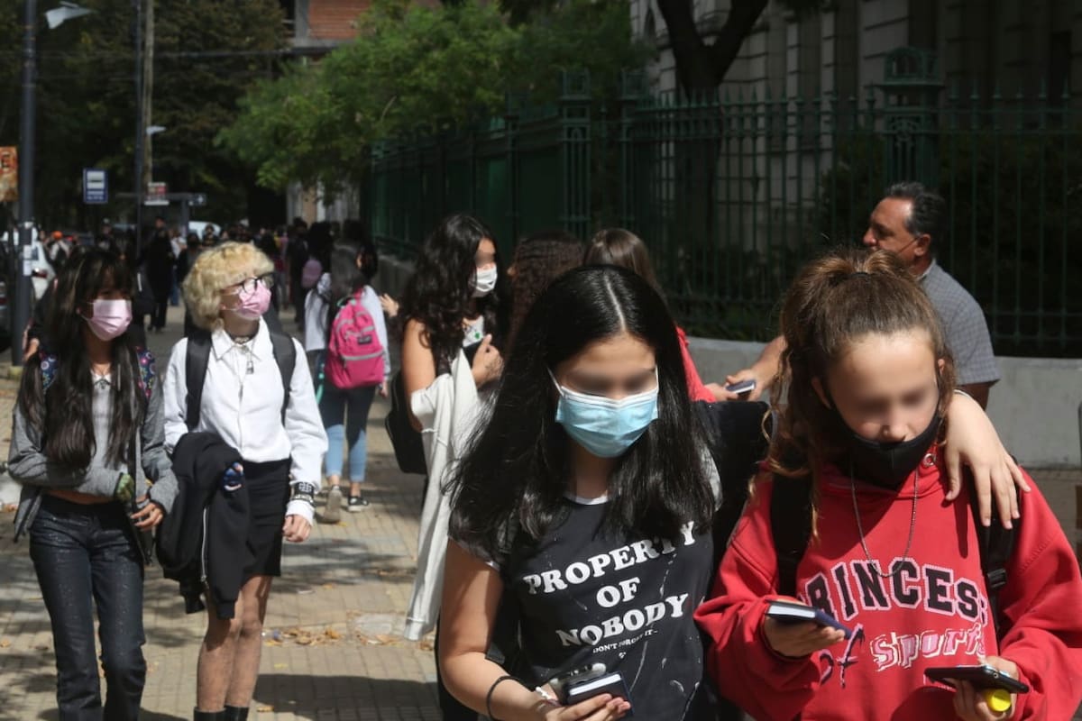 ¿Adiós al barbijo en las escuelas de la provincia de Buenos Aires?