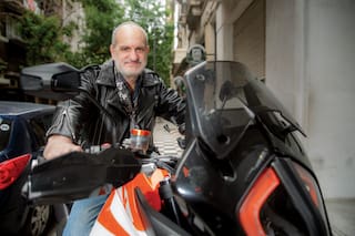Laurencio Adot. A dos años del ACV, cumplió su sueño y se compró una moto
