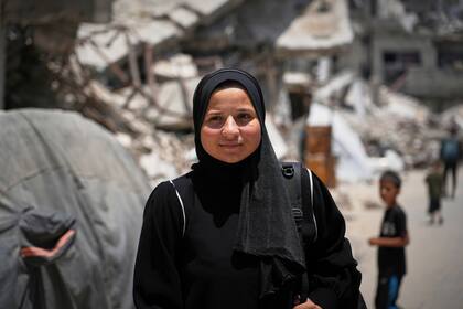 Adolescente de Gaza soñaba con ser doctora. Ahora solo quiere sobrevivir