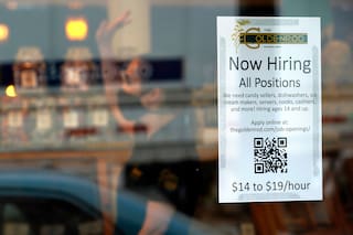 Adolescentes con ganas de trabajar enfrentan una frustrante búsqueda de empleo de verano