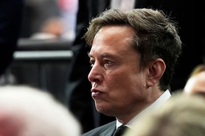 Adolescentes demandan a la empresa de Elon Musk por imágenes pornográficas generadas con inteligencia artificial