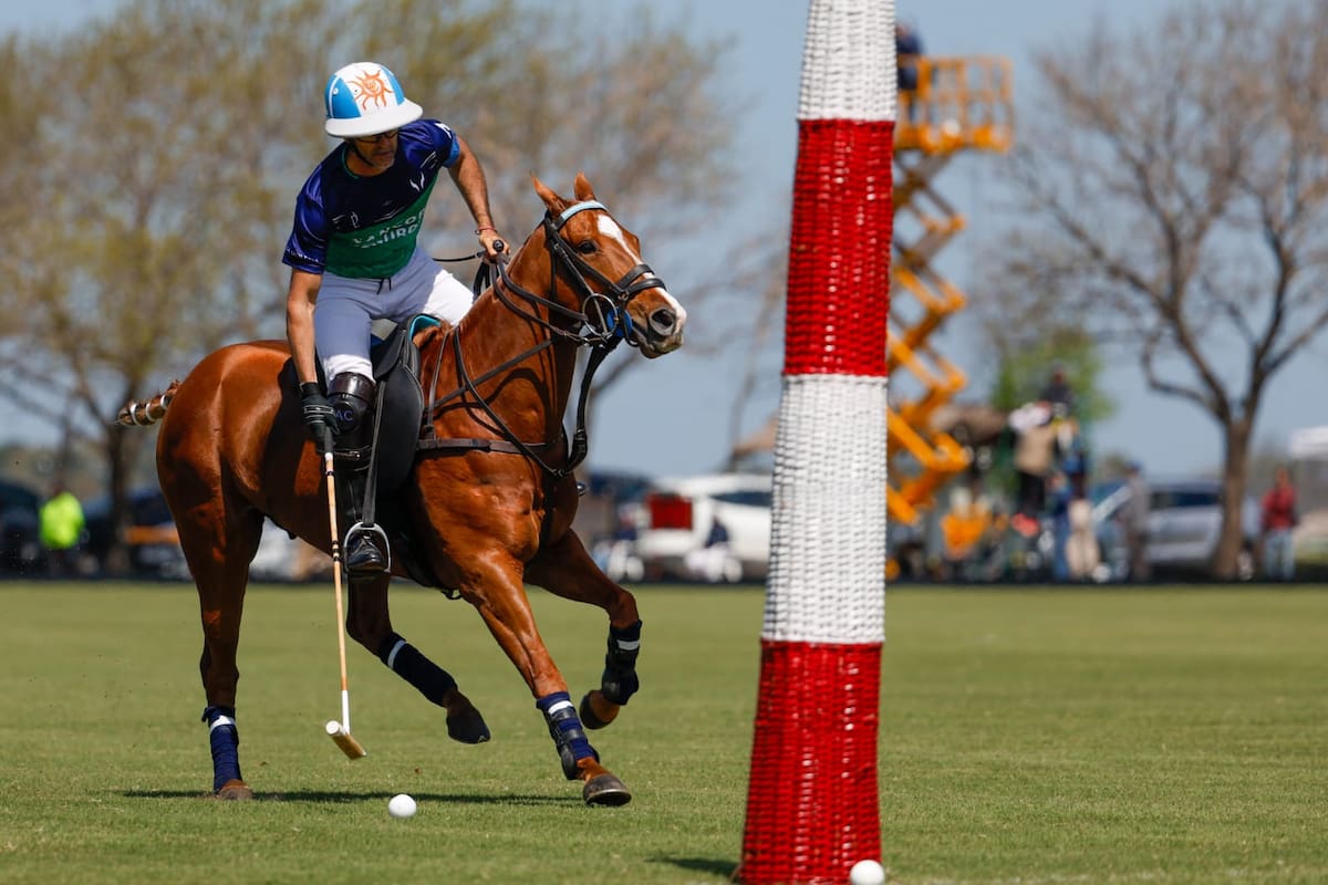 Adolfito Cambiaso convierte uno de los goles de La Natividad La Dolfina: es la presentación oficial del equipo familiar