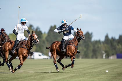 Adolfito Cambiaso le ganó en el duelo a su hijo Poroto y La Dolfina pasó a las semifinales de Tortugas