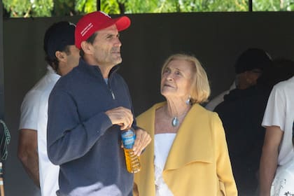 Adolfito y su mamá, Martina de Estrada Láinez.