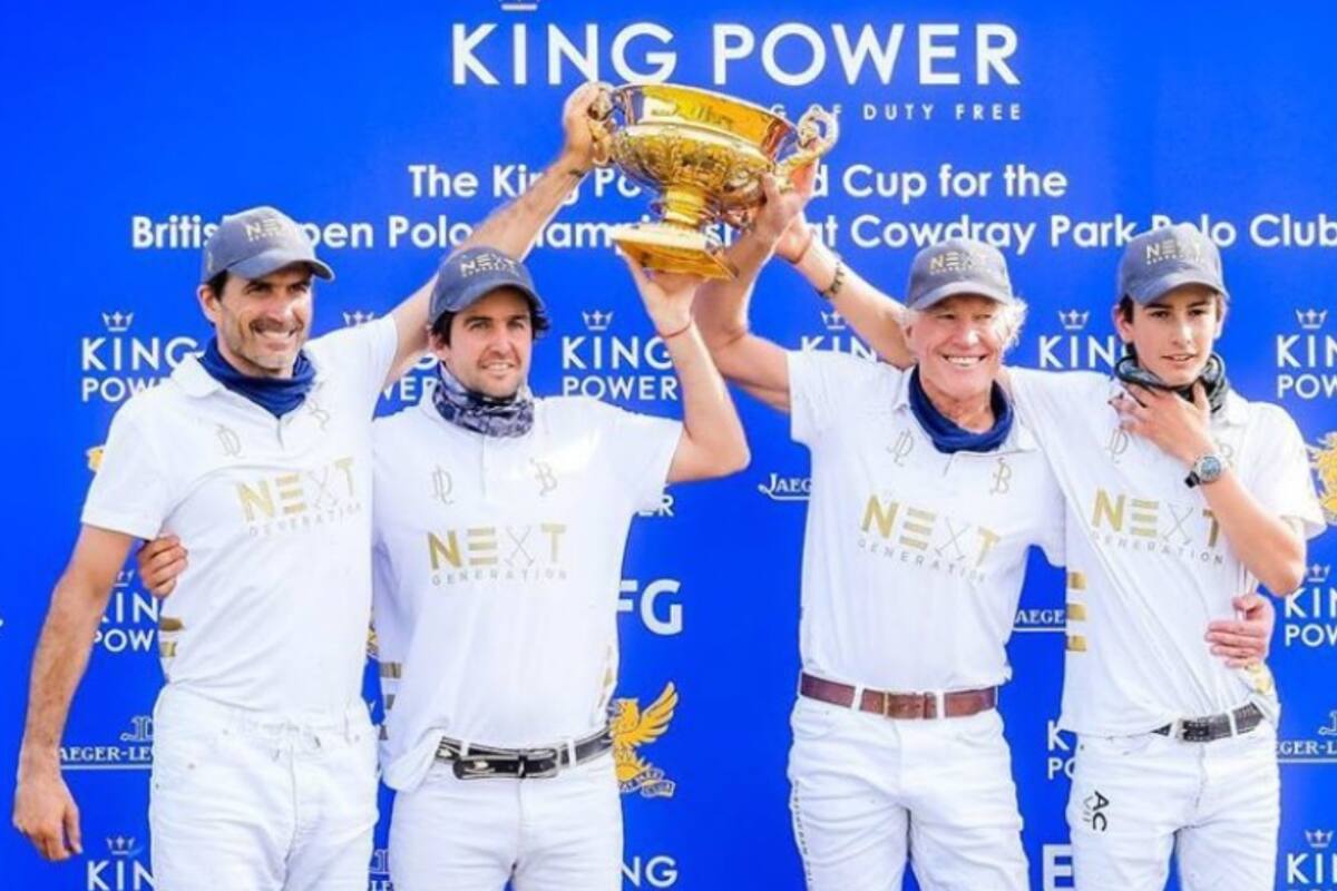 Adolfo Cambiaso y Poroto, en las puntas de la formación; acompañan Diego Cavanagh, que reemplazó a David Stirling, y el patrón Jean-Francois Decaux