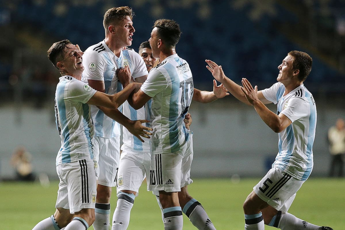 Adolfo Gaich celebra su gol y Argentina derrota a Venezuela