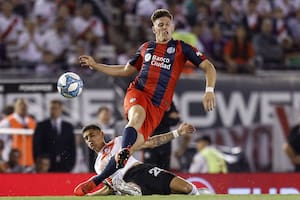 Adolfo Gaich, en un partido frente a River durante su paso por San Lorenzo
