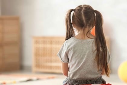 Adopción: Buscan una familia para una niña de 11 años