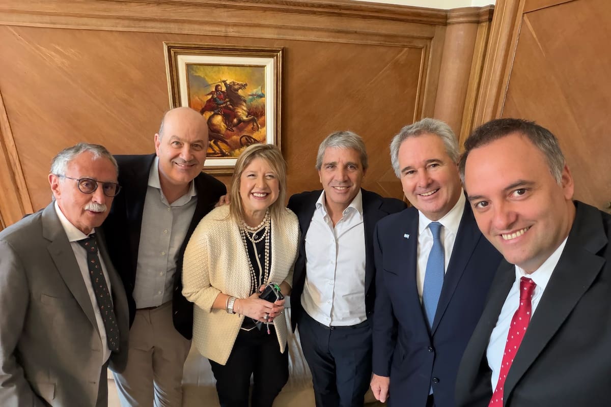 Adorni, antes de hacer su descargo, recibió el apoyo de otros funcionarios del Gobierno