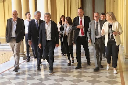 Adorni anunció el fortalecimiento de las Fuerzas Armadas y el envío de un paquete de reformas al Congreso