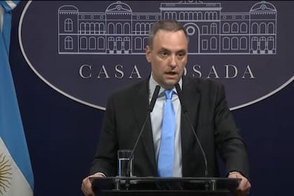 Adorni en conferencia de prensa