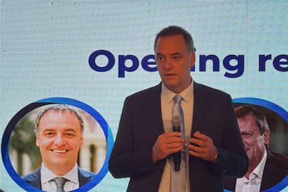 Manuel Adorni cerró Argentina Week acompañado por su esposa y con un mensaje a los empresarios