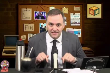 “Fake-7-8″: así es el streaming de Adorni contra el periodismo: acusaciones discutibles y estética chavista