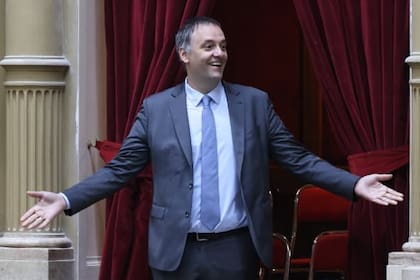 Adorni, en la cámara de Diputados; su situación patrimonial no pasará por alto en el debate legislativo