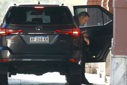 Adorni, en la Rosada, que fue sede de reuniones con su escribana