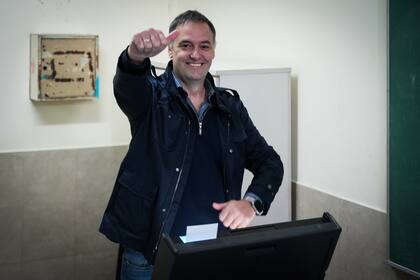 Adorni, hoy, al votar en Parque Chacabuco