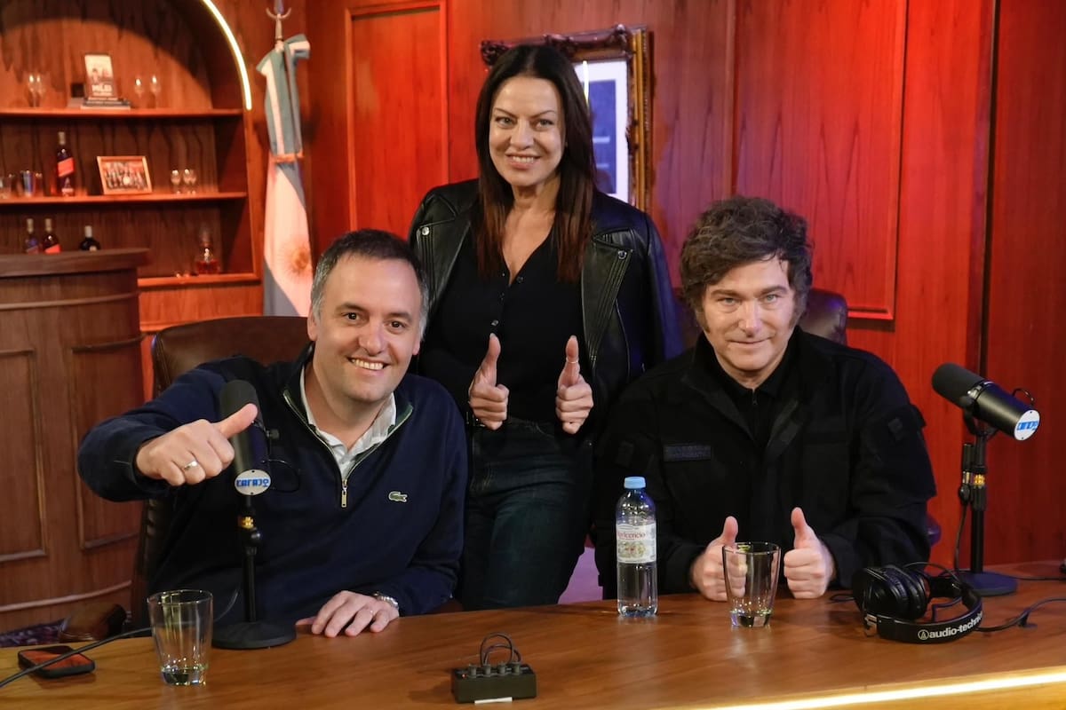 Adorni, Pettovello y Javier Milei, en los estudios de Carajo, el canal de streaming de Daniel Parisini, alias "Gordo Dan"