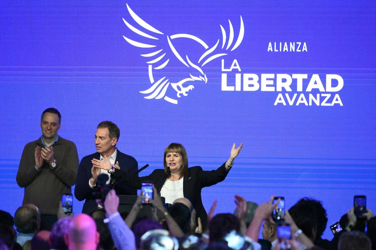 Adorni y los exPro Santilli y Bullrich, ambos impulsores del gran triunfo de La Libertad Avanza en las elecciones legislativas