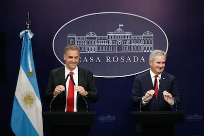 Adorni y Quirno en la conferencia desde Casa Rosada por el pacto con EE.UU.