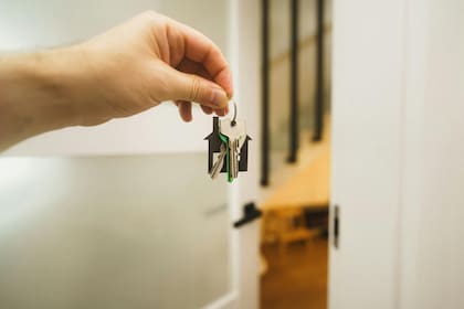 Adquirir una vivienda en Estados Unidos siempre es costoso, menos en las ciudades de este ranking (Pexels/Jakub Zerdzicki)