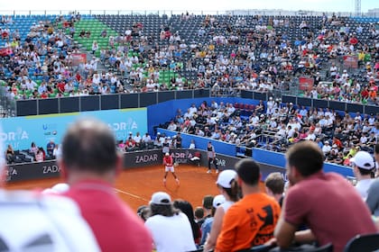 Djokovic, durante uno de los partidos del Adria Tour, el polémico torneo de exhibición que careció de normas sanitarias.