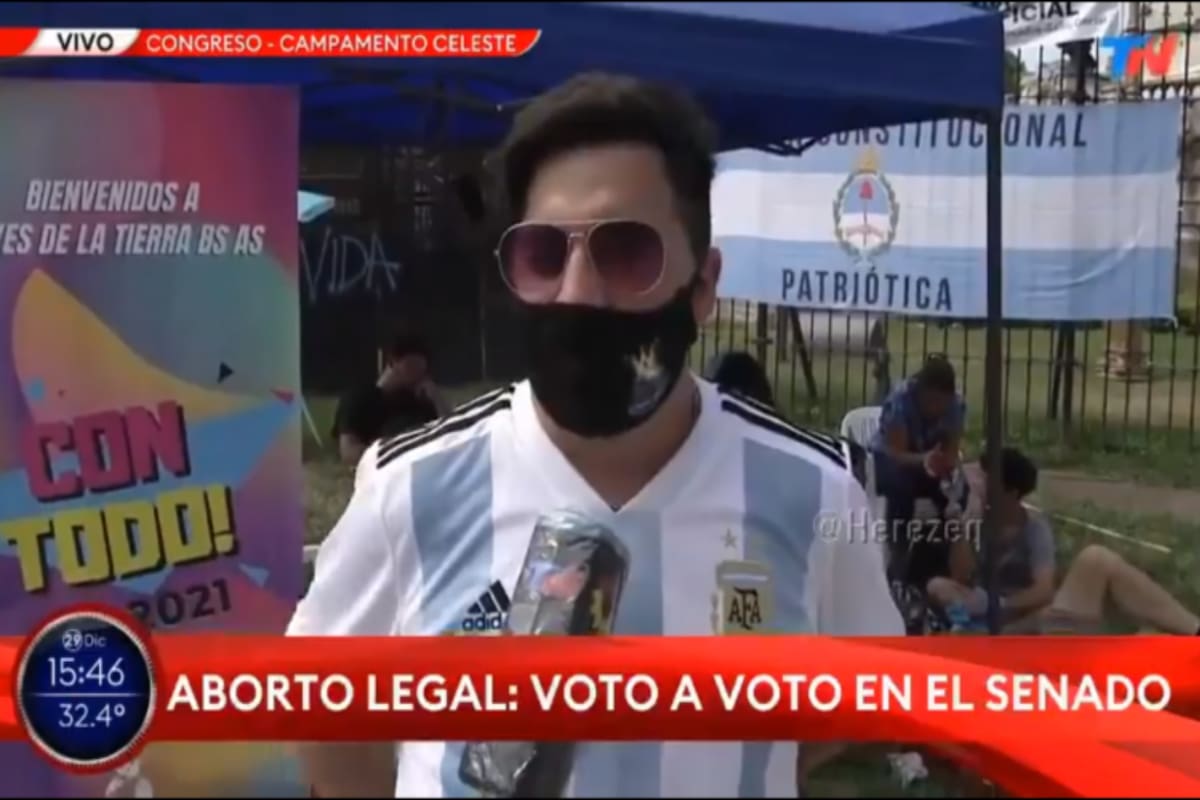 Adrián Aquino se volvió viral en las últimas horas tras contar una historia familiar sobre su madre, a la que se refiere como "la petisa". El hombre es un pastor evangélico que ya apareció en medios de comunicación