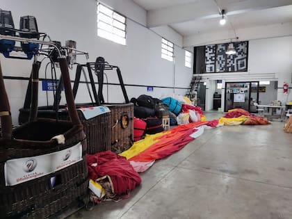 Adrián Barozza, creador de Flotar en Globo, que fabrica globos aerostáticos