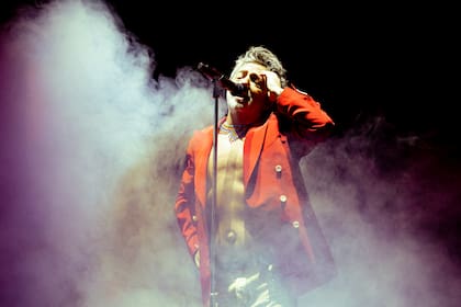 Adrián Dárgelos, al frente de Babasónicos, en Cosquín Rock 2026