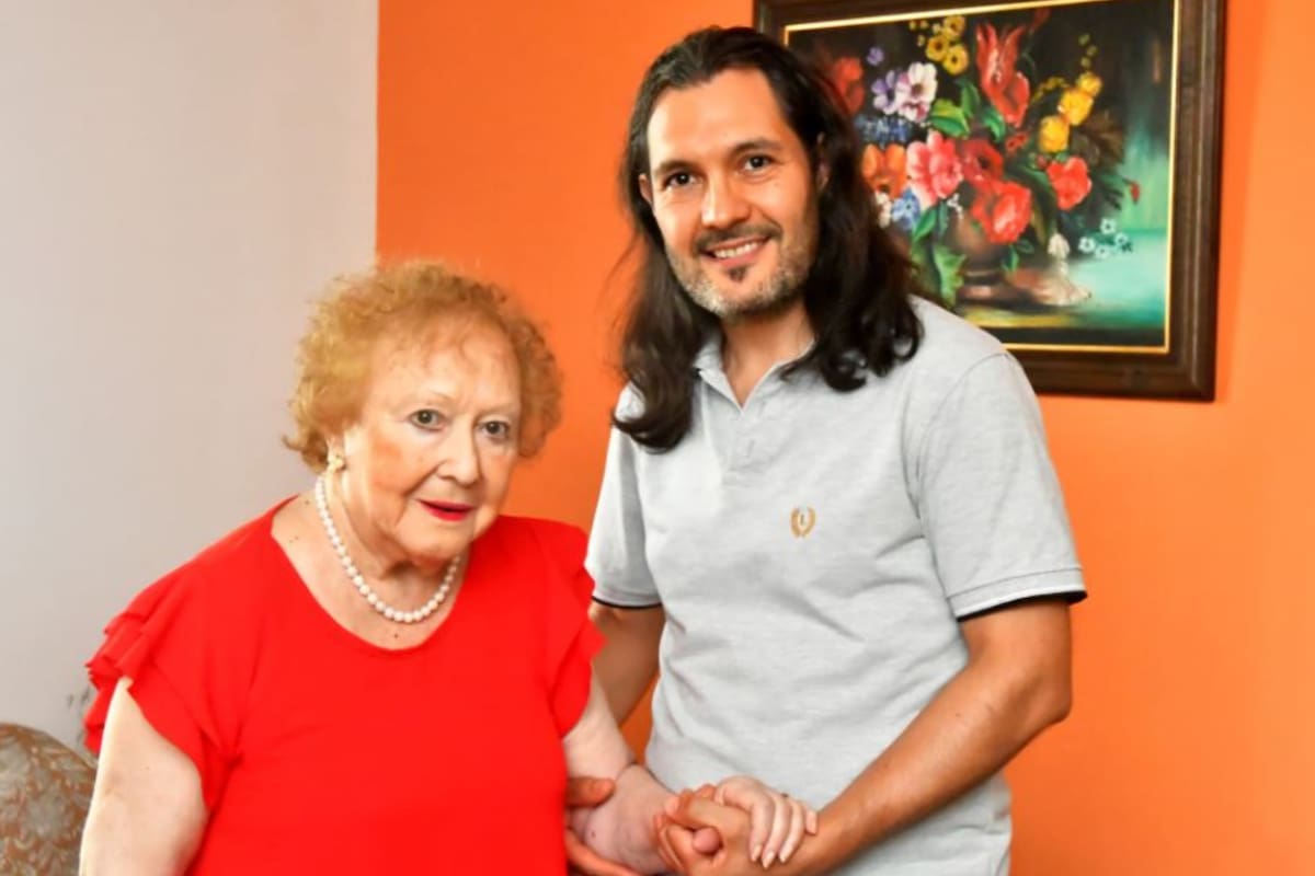 Adrián, de 43 y Delia, de 88, la pareja mendocina que se hizo furor por su historia de amor