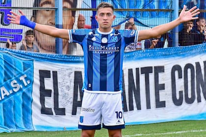 Adrián Fernández, el mediocampista ofensivo de 23 años que es nuevo refuerzo de Racing.