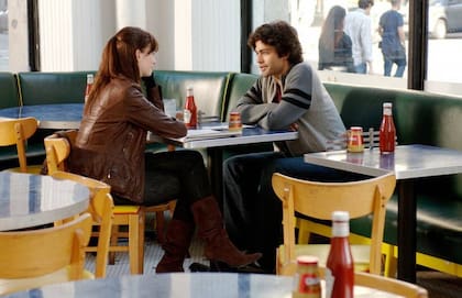Adrian Grenier Anne Hathaway en una escena de El Diablo viste a la moda