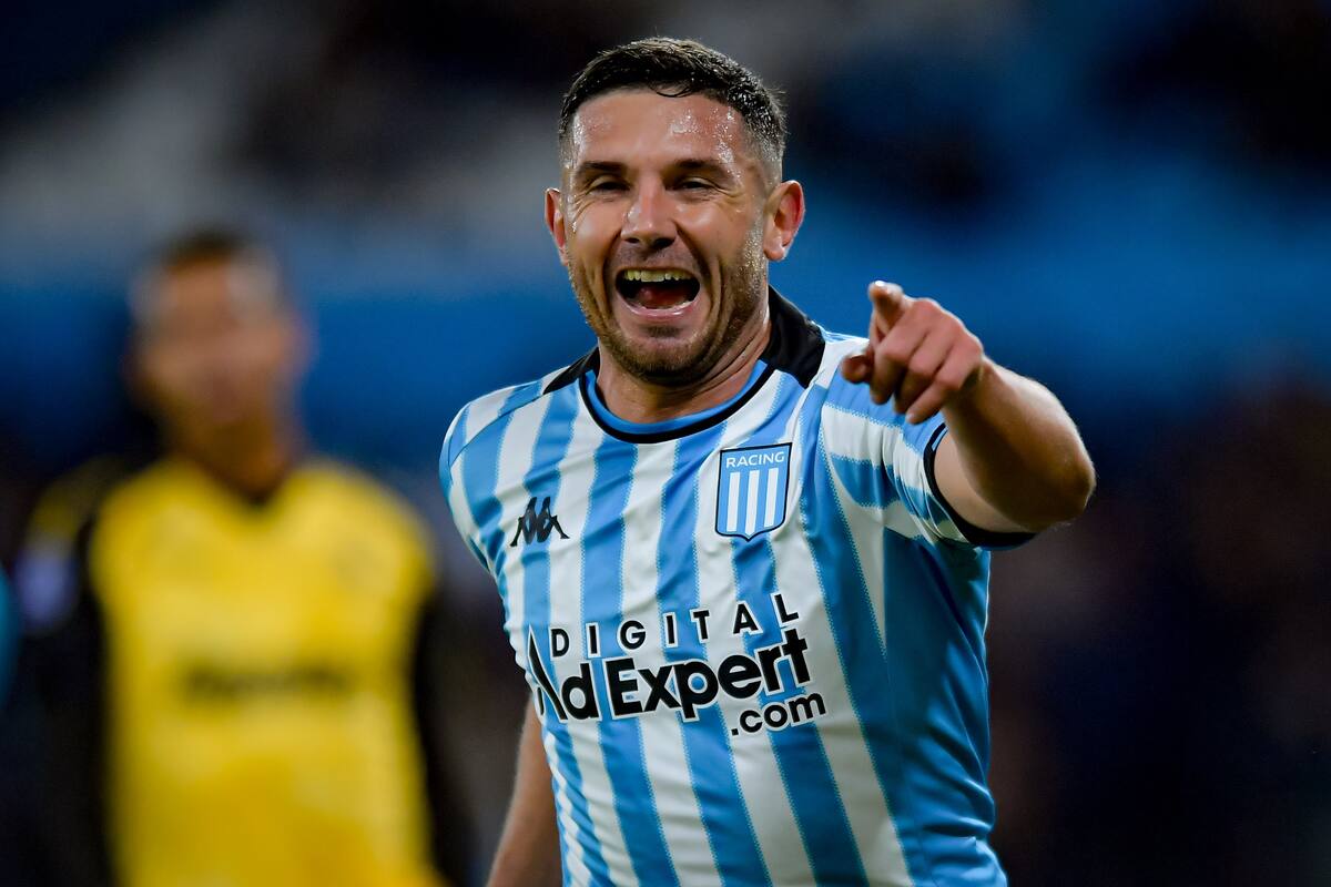 Adrian Martinez sigue de racha: otros dos goles para la victoria de Racing ante Coquimbo por 3-0