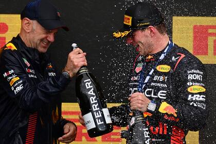 Adrian Newey y Max Verstappen recuperaron para Red Bull Racing la gloria en la Fórmula 1; el primero confirmó su salida, mientras que el neerlandés analiza marcharse de la escudería austríaca a otros equipos poderosos