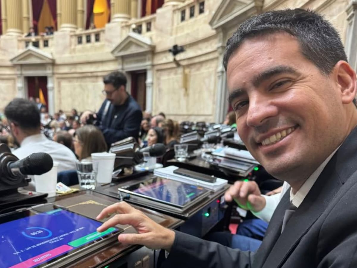 El Gobierno nombró a Adrián Ravier como nuevo vocero y busca descomprimir el caso Adorni - LA NACION