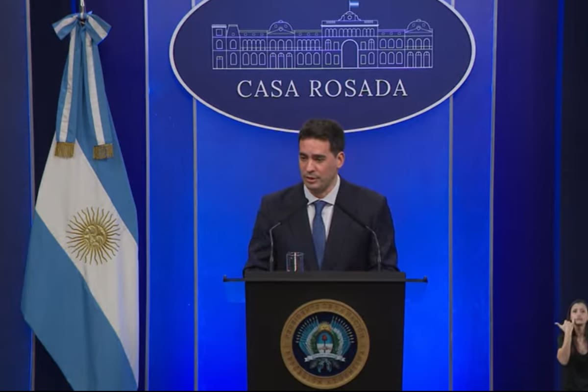 Adrián Ravier, vocero presidencial, durante la conferencia de prensa
