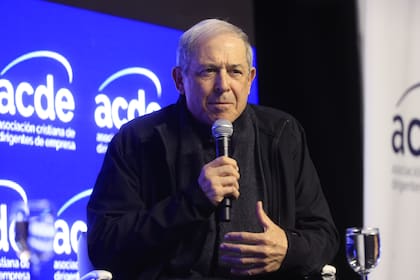 Adrián Santarelli, párroco de Santo Tomás Moro, en Vicente López