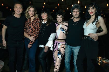 Adrián Suar, Diego Peretti y todo el elenco de Inmaduros salió a festejar el éxito de la obra (Foto: Gon De Fazio)