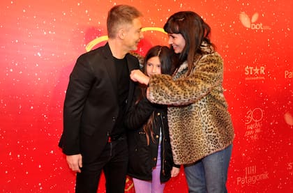 Adrián Suar y Griselda Siciliani junto a su hija Margarita