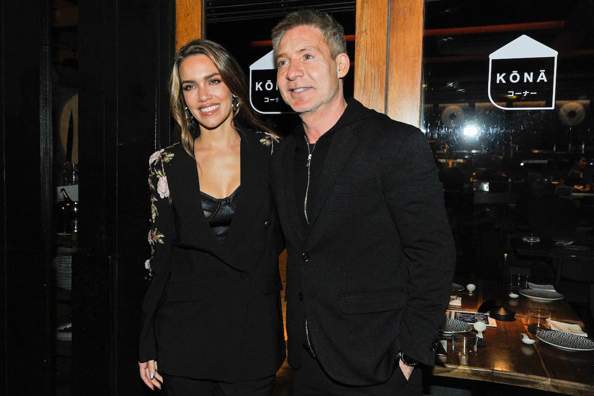 Adrián Suar y su novia, Rocío Robles, asistieron al festejo por el final del rodaje de Un funeral y medio, la nueva película que el actor y productor protagoniza junto a Guillermo Francella y que llegará a los cines el próximo año