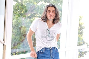 Adrián Villar Rojas participó de la presentación del libro "Momentum. Arte y ecología en América Latina", en el Centro Cultural Recoleta