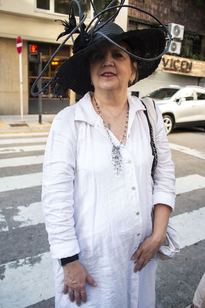 Adriana Angeloni con un diseño de autor