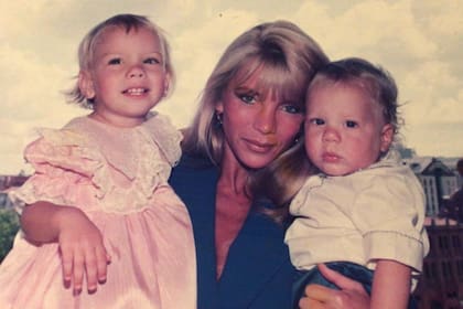 Adriana Brodsky, con sus hijos