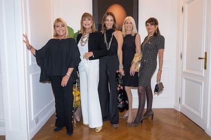 Adriana Costantini, Mora Furtado, Nequi Galotti, Evelyn Scheidl y Teresa Calandra, fueron juntas